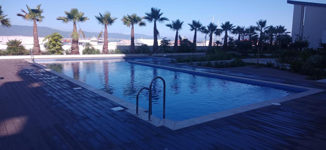 Kings Wharf Quay29 - Large Studio Apartment With 3 Pools - Gym - Rock Views - Holiday And Short Let Apartments In Gibraltar Exterior foto