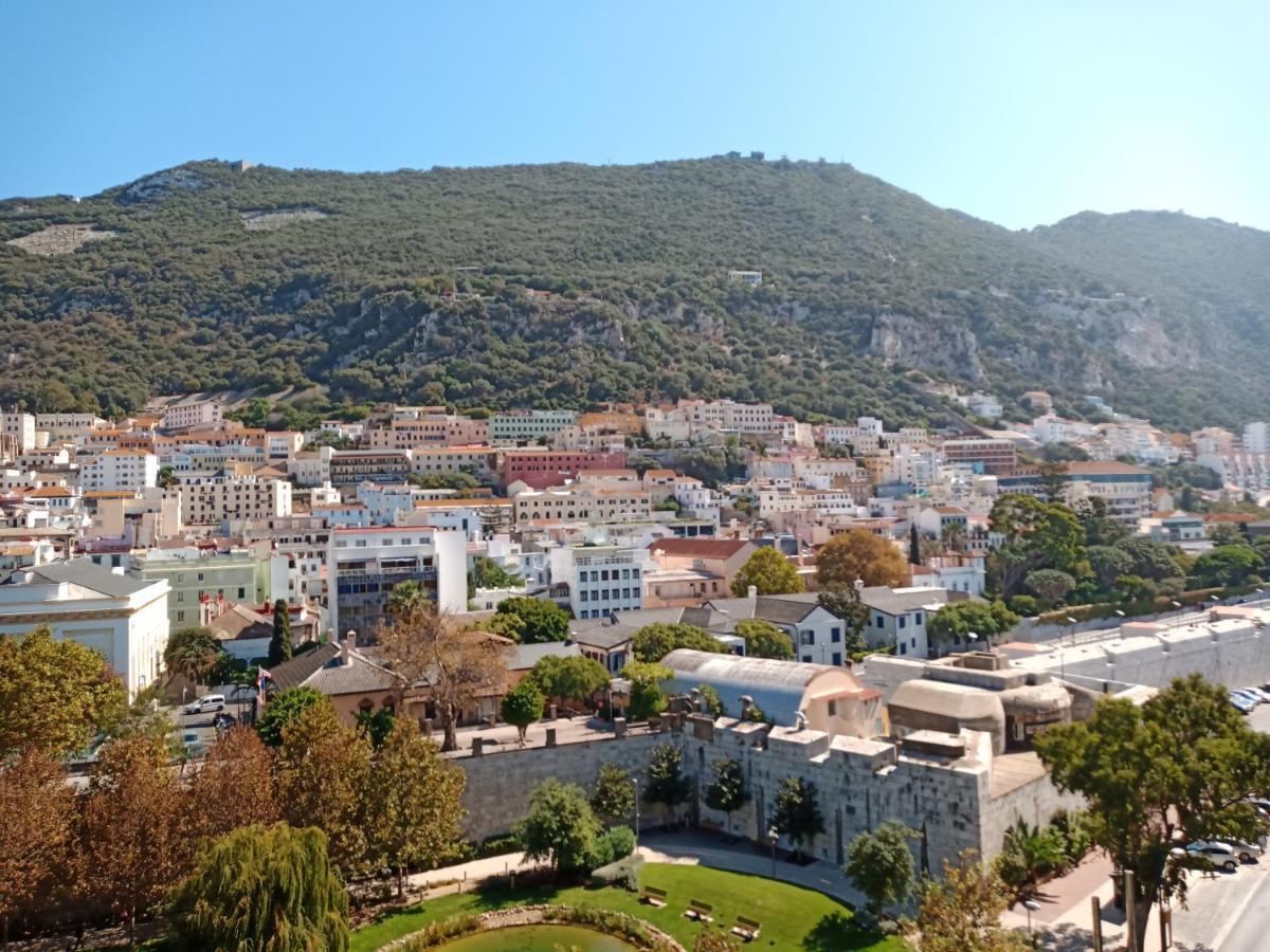 Kings Wharf Quay29 - Large Studio Apartment With 3 Pools - Gym - Rock Views - Holiday And Short Let Apartments In Gibraltar Exterior foto