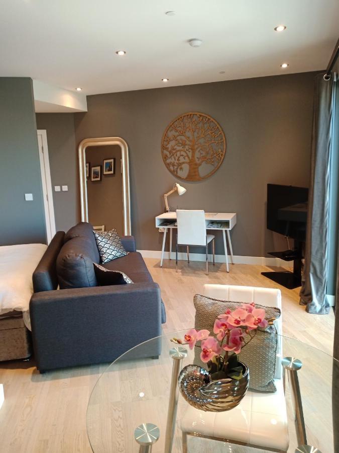 Kings Wharf Quay29 - Large Studio Apartment With 3 Pools - Gym - Rock Views - Holiday And Short Let Apartments In Gibraltar Exterior foto